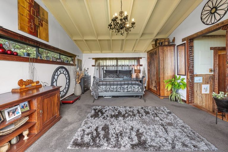 Photo of property in 1736 East Coast Road, Whakatiwai, Miranda, 2473