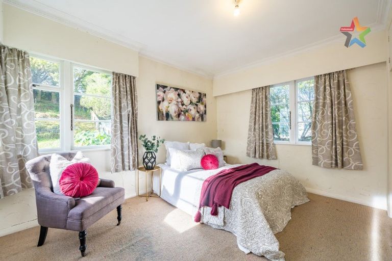 Photo of property in 127 Stokes Valley Road, Stokes Valley, Lower Hutt, 5019