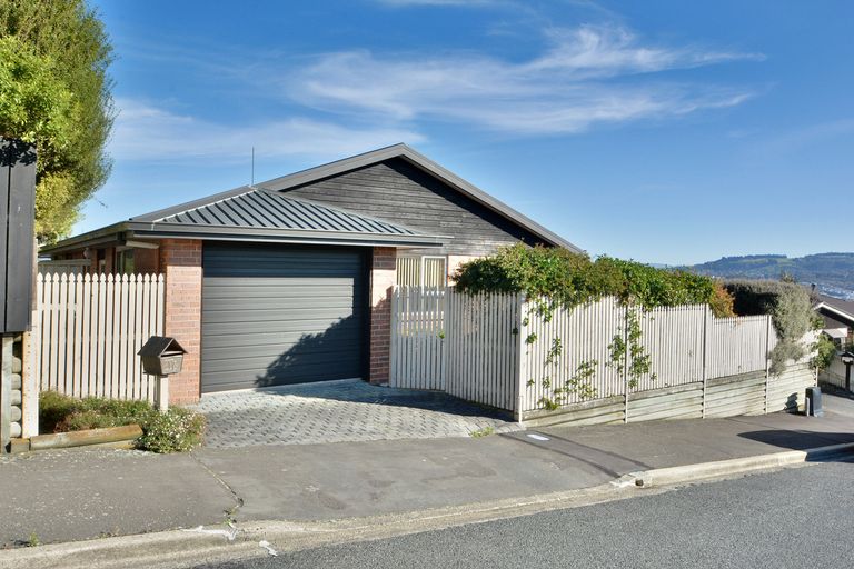 Photo of property in 17 Aytoun Street, Shiel Hill, Dunedin, 9013