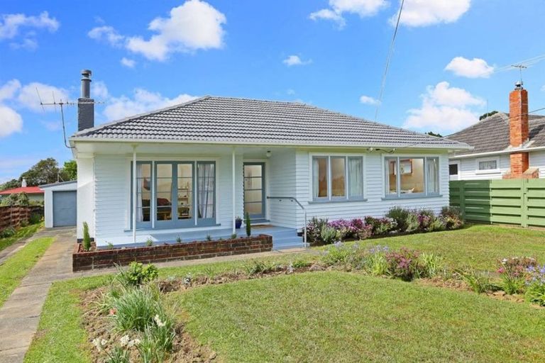 Photo of property in 50 Matipo Road, Te Atatu Peninsula, Auckland, 0610