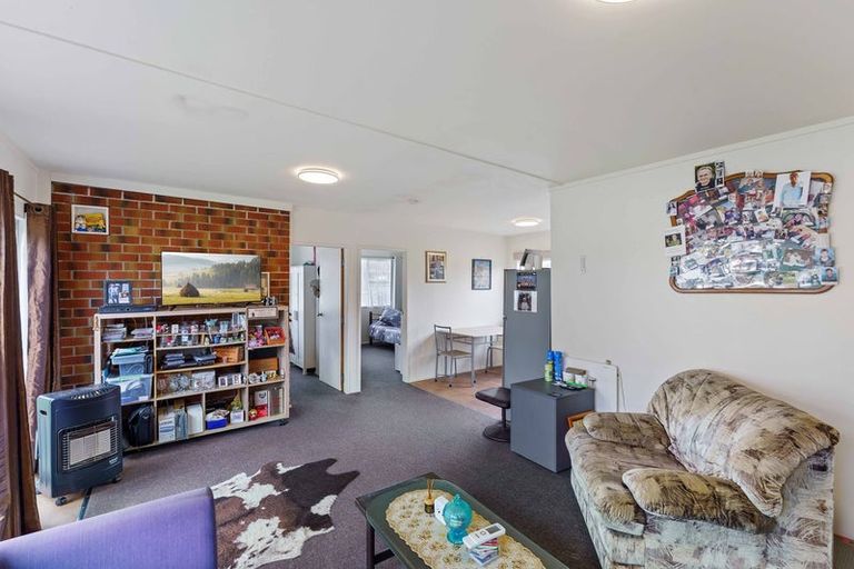 Photo of property in 16 Eruini Street, Waikanae Beach, Waikanae, 5036