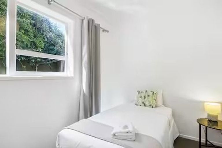 Photo of property in 3/4 Beach Road, Castor Bay, Auckland, 0620