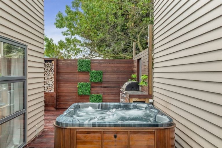 Photo of property in 15a Dickens Street, Addington, Christchurch, 8024