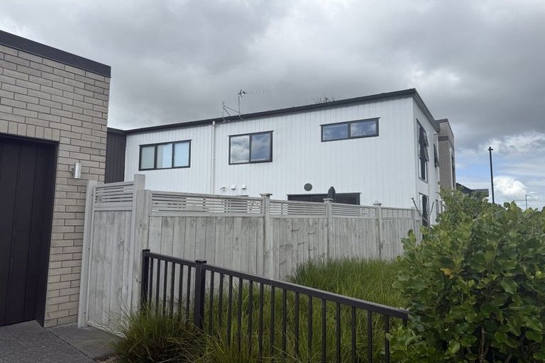 Photo of property in 8 Orford Lane, Takanini, 2112