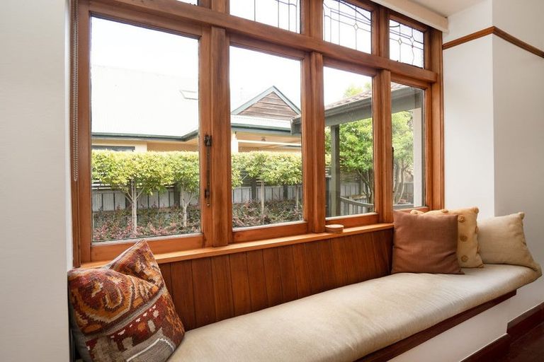 Photo of property in 37 Manapouri Crescent, Hokowhitu, Palmerston North, 4410