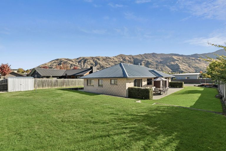 Photo of property in 1 Coromandel Street, Wanaka, 9305