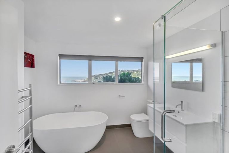 Photo of property in 18 Glendevere Terrace, Redcliffs, Christchurch, 8081