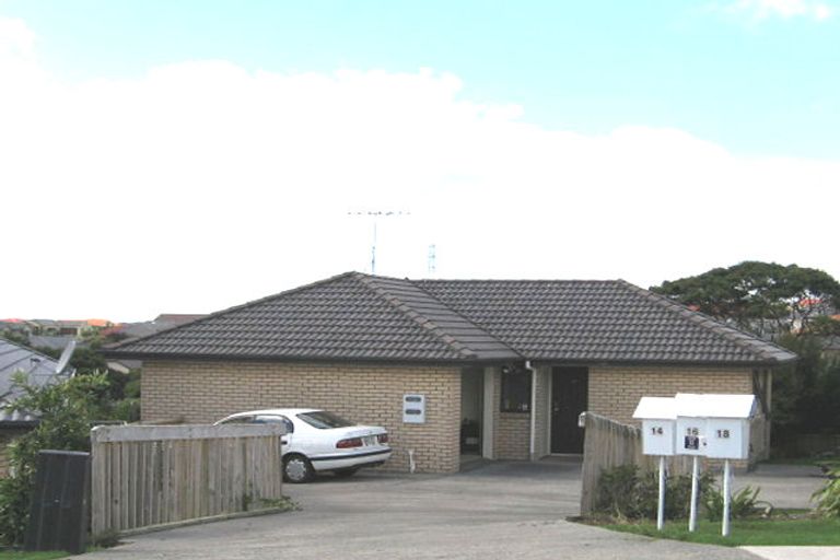Photo of property in 16 Regents Park Place, Westgate, Auckland, 0614