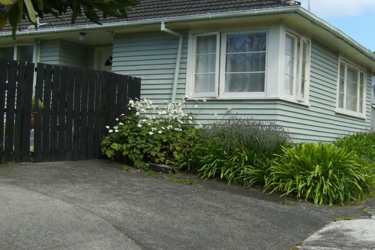 Photo of property in 1/72 Nikau Street, New Lynn, Auckland, 0600