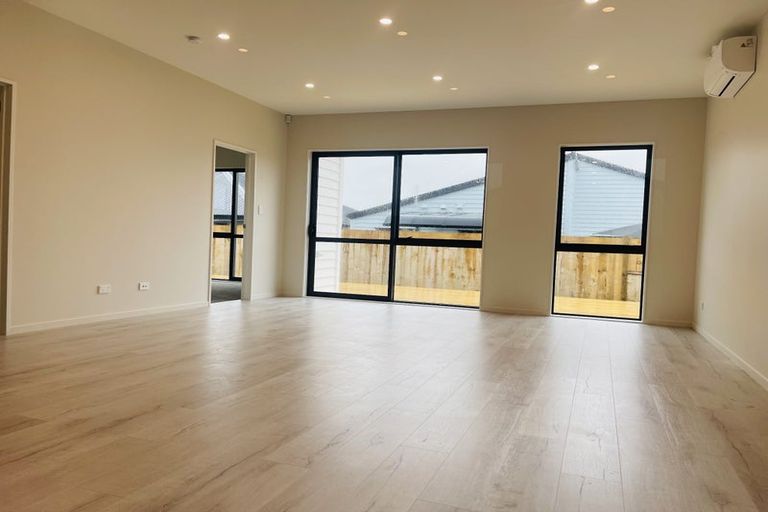 Photo of property in 19 Cronshaw Road, Karaka, 2113