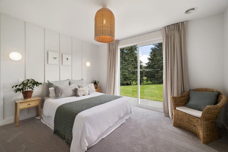 Photo of property in 5 Lens Way, Acacia Bay, Taupo, 3385