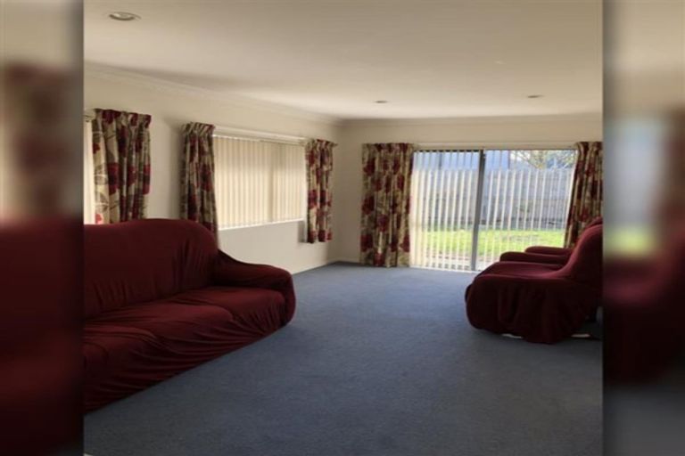 Photo of property in 16 Ewhurst Place, Goodwood Heights, Auckland, 2105