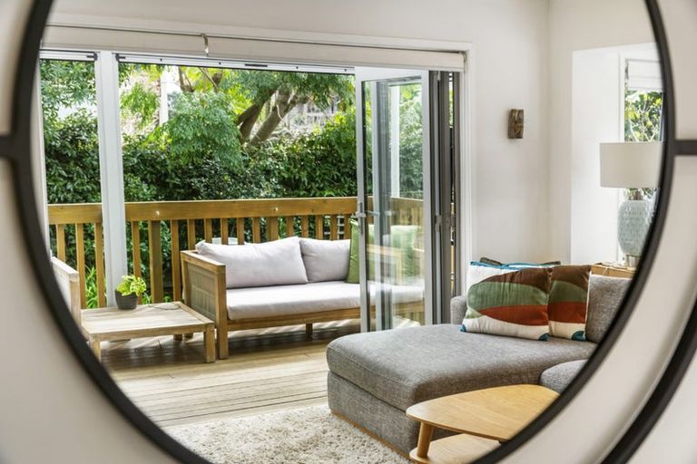 Photo of property in 4/22 North Avenue, Narrow Neck, Auckland, 0624