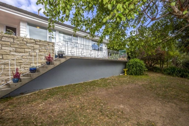 Photo of property in 3 Larsen Crescent, Tawa, Wellington, 5028