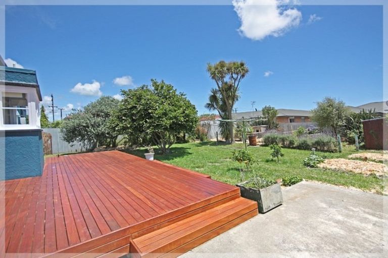 Photo of property in 42 Mckenzie Street, Levin, 5510