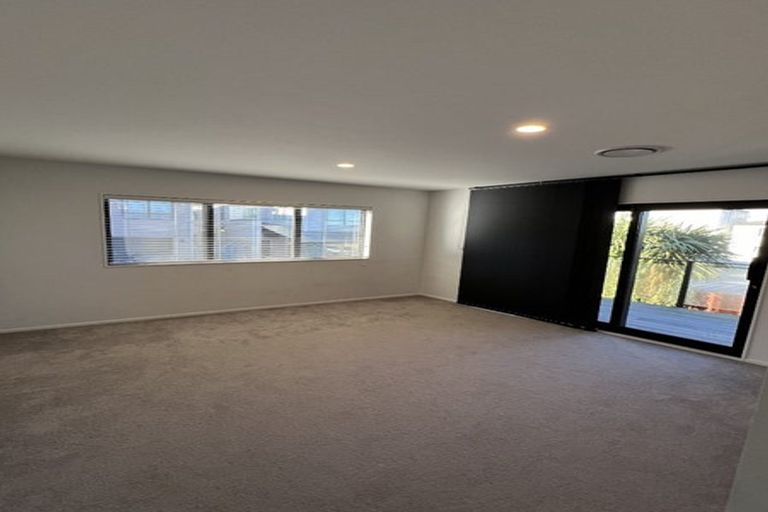 Photo of property in 5 Wyon Way, Flat Bush, Auckland, 2016