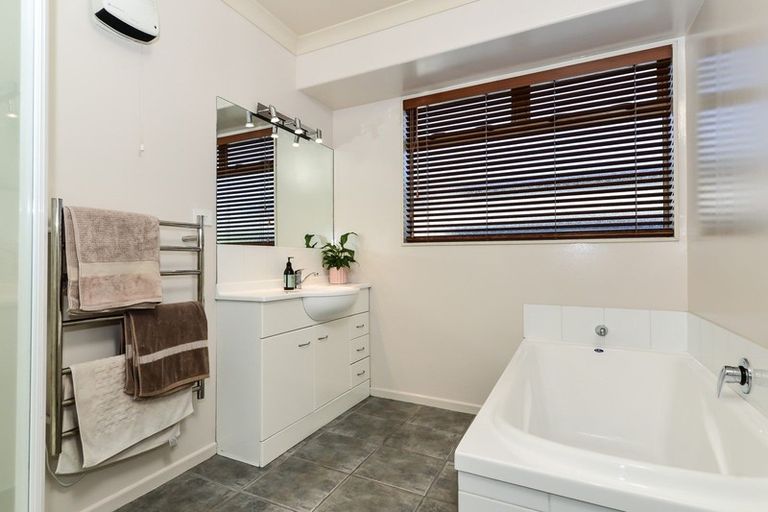 Photo of property in 6 Sandowne Close, Rototuna North, Hamilton, 3210