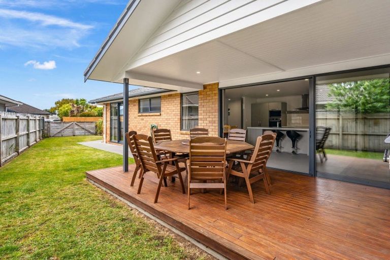 Photo of property in 12 Resolution Place, One Tree Point, 0118