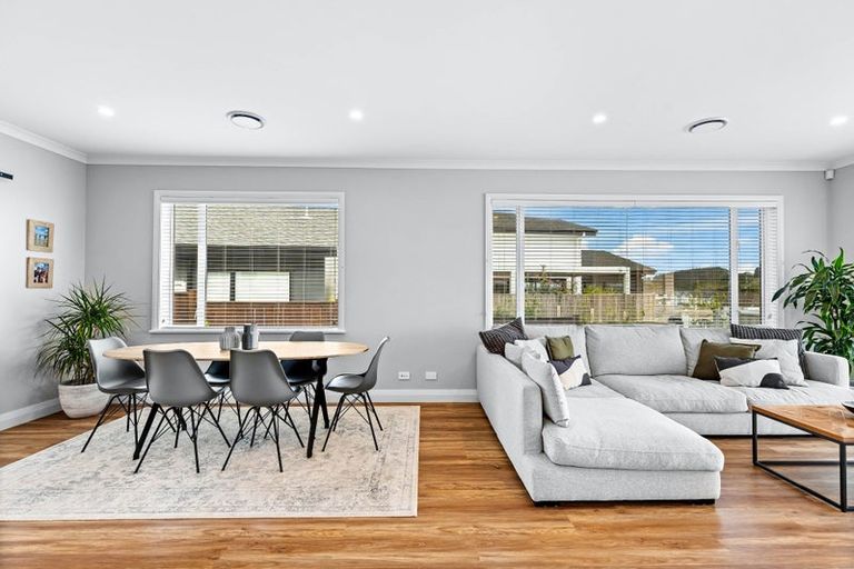 Photo of property in 10 Pekanga Road, Orewa, 0931