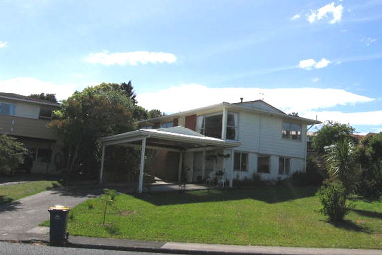 Photo of property in 3 Mowbray Place, Sunnynook, Auckland, 0620