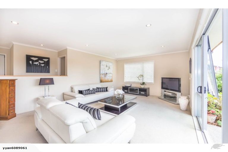 Photo of property in 15 Saltwood Street, Red Beach, 0932