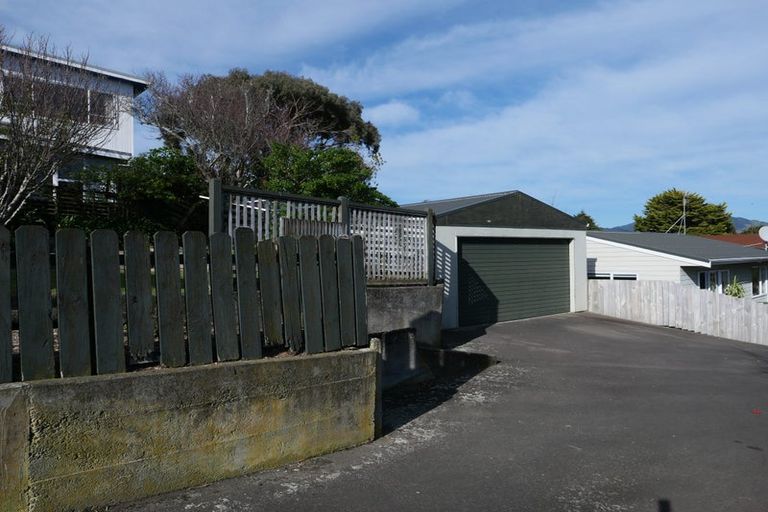 Photo of property in 50 Raumati Road, Raumati Beach, Paraparaumu, 5032
