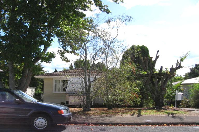 Photo of property in 3 Woolley Avenue, New Lynn, Auckland, 0600