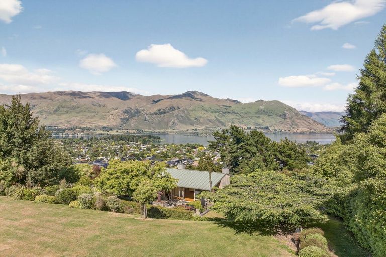 Photo of property in 52 Kirimoko Crescent, Wanaka, 9305