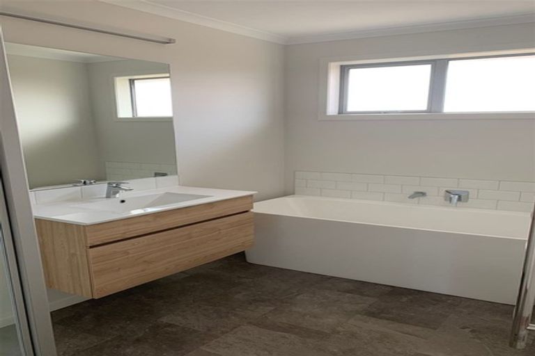 Photo of property in 12 Tarata Grove, Lansdowne, Masterton, 5810