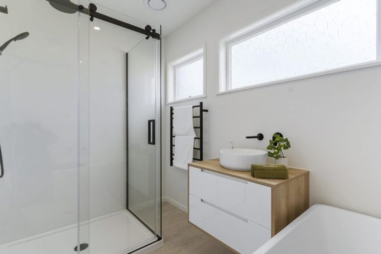 Photo of property in 116 Archibald Road, Kelston, Auckland, 0602