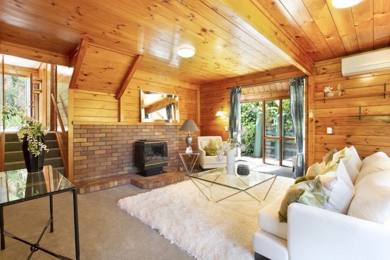 Photo of property in 6 Parklands Avenue, Swanson, Auckland, 0614