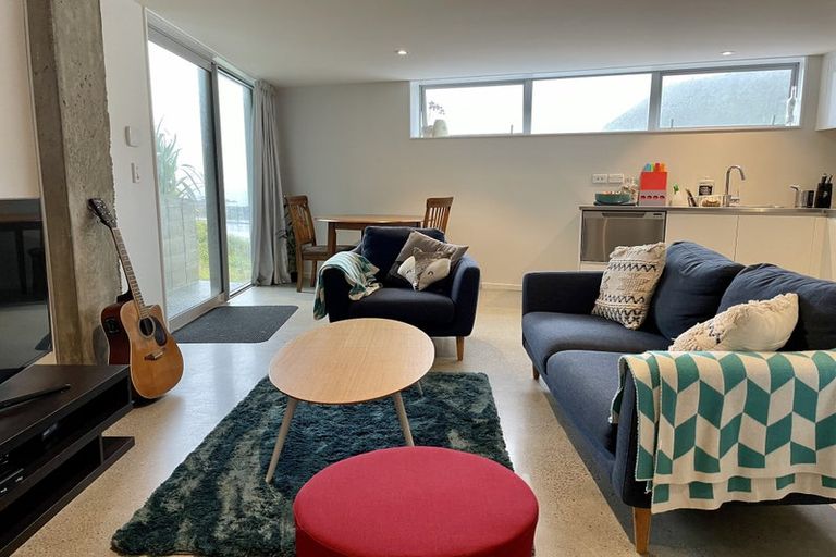 Photo of property in 6 Owhiro Bay Parade, Island Bay, Wellington, 6023