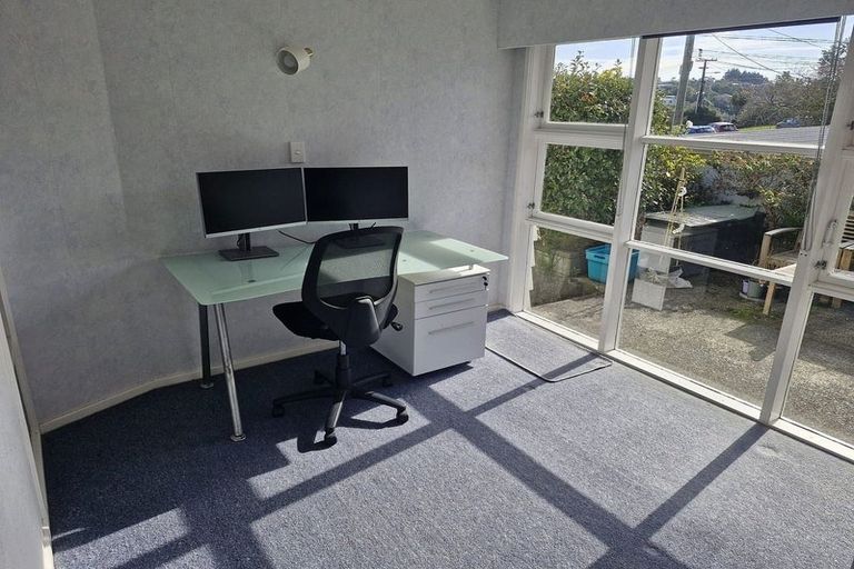 Photo of property in 14 Robert Street, Newlands, Wellington, 6037