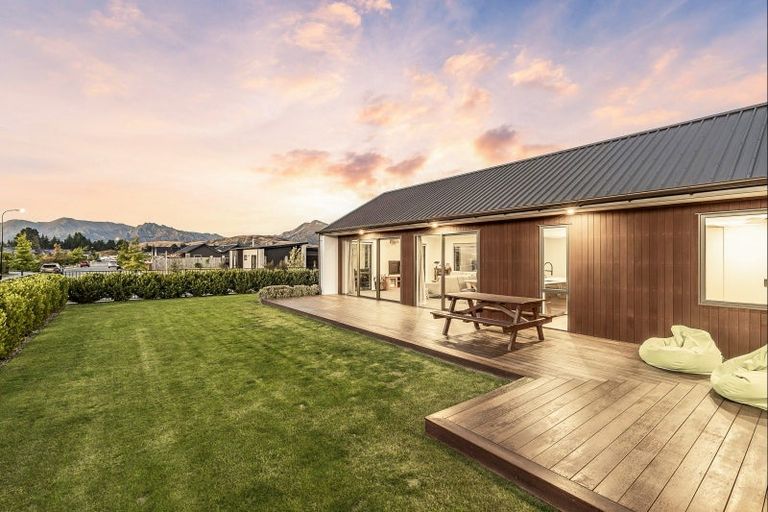 Photo of property in 19 Pounamu Avenue, Albert Town, Wanaka, 9305