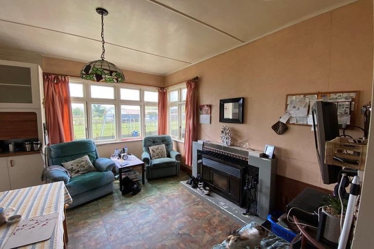 Photo of property in 328 Arapaepae Road, Levin, 5571