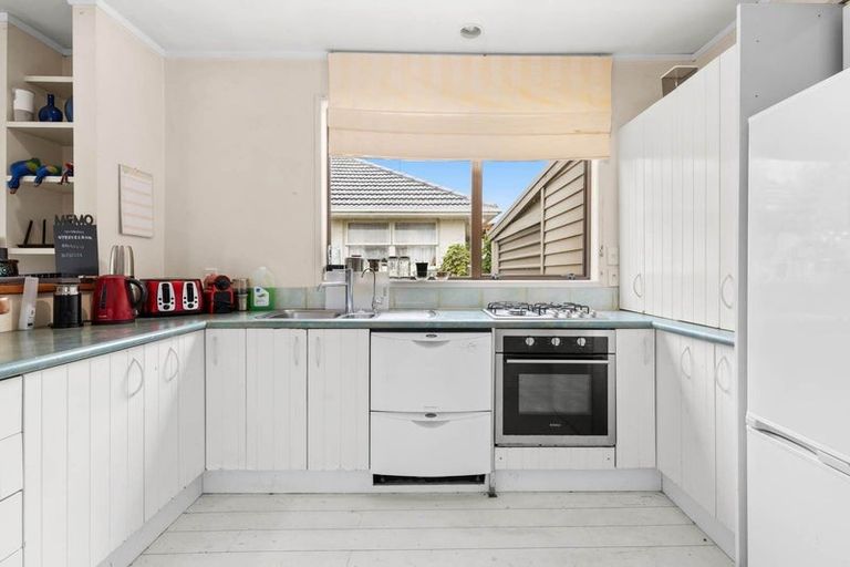 Photo of property in 13 Sealy Road, Torbay, Auckland, 0630