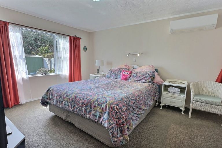 Photo of property in 10 Bassett Place, Taradale, Napier, 4112