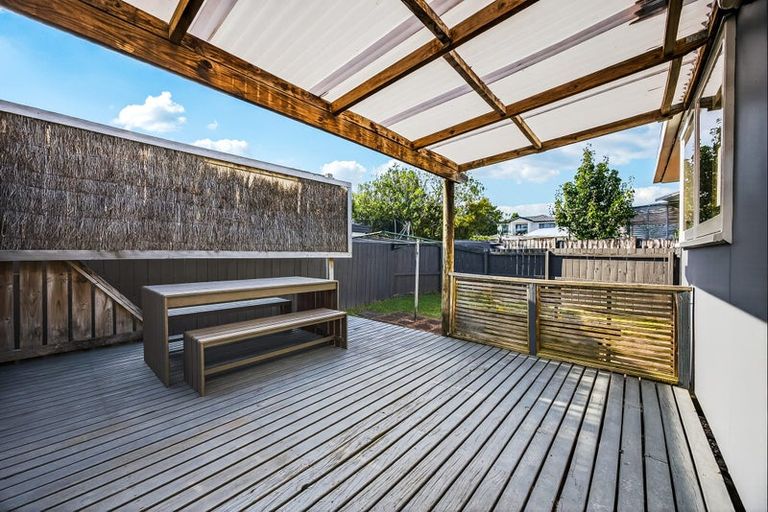 Photo of property in 12 Firle Place, Green Bay, Auckland, 0604