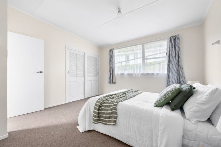 Photo of property in 4 Thomson Grove, Stokes Valley, Lower Hutt, 5019