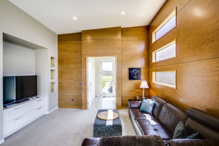 Photo of property in 88 Orotu Drive, Poraiti, Napier, 4112