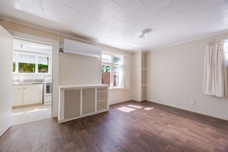 Photo of property in 27 Milton Road, Bluff Hill, Napier, 4110