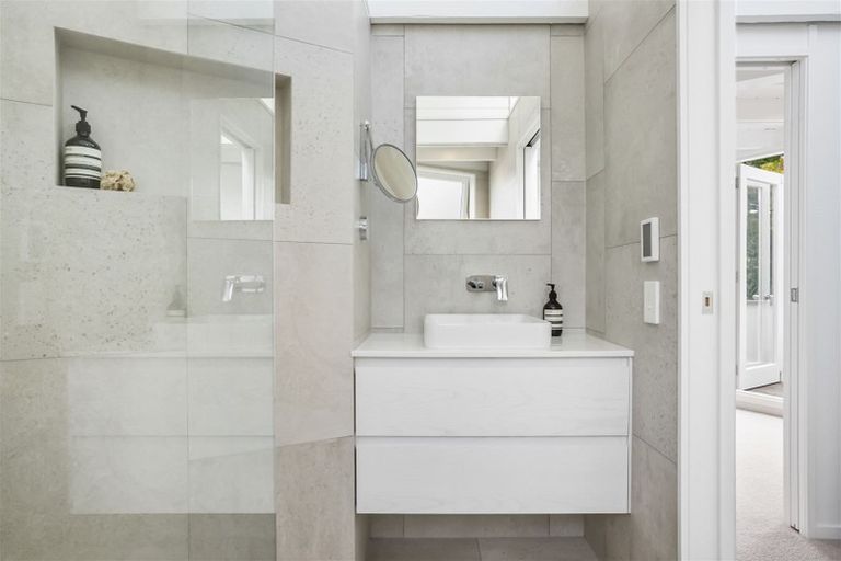 Photo of property in 25 Eastcliffe Road, Castor Bay, Auckland, 0620