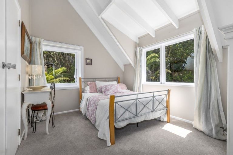 Photo of property in 48 Seaview Road, Paremata, Porirua, 5024