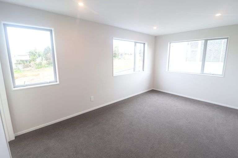 Photo of property in 2a Crystal Avenue, Te Atatu South, Auckland, 0602