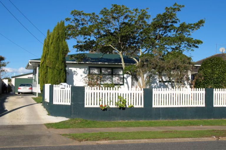 Photo of property in 19 Raglan Street, Mangere East, Auckland, 2024