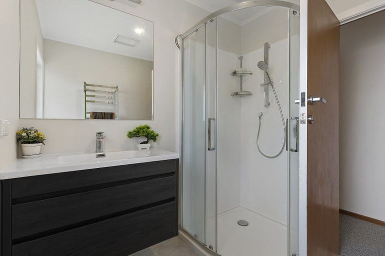 Photo of property in 1/11 Onepoto Road, Hauraki, Auckland, 0622