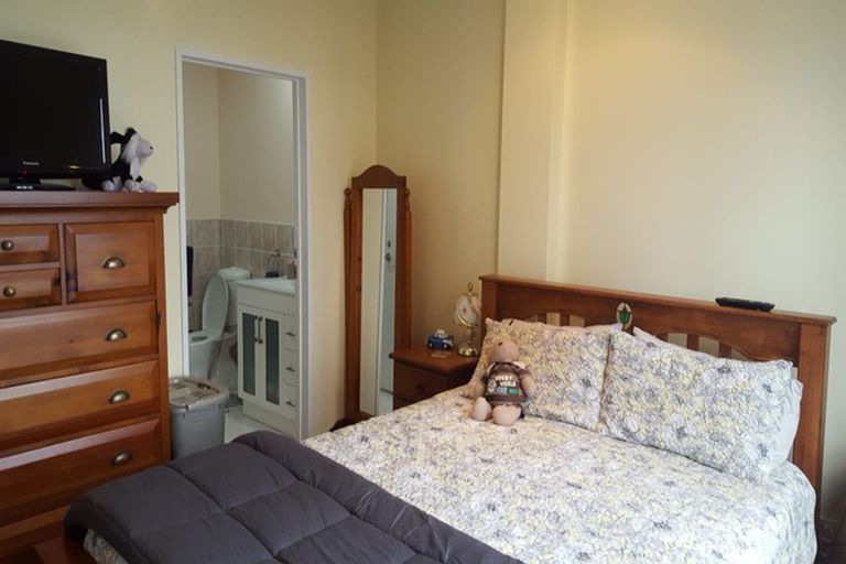 Photo of property in Maddison Apartments, 3/6a Queen Street, Palmerston North, 4410