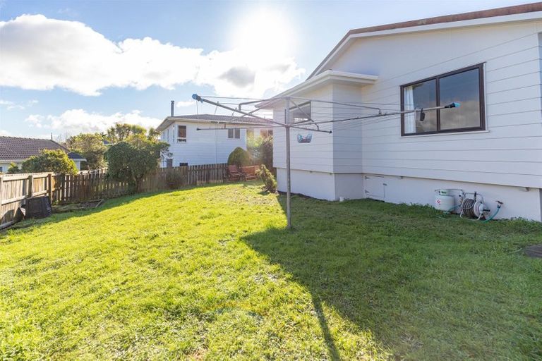 Photo of property in 3 Mayaro Crescent, Grenada Village, Wellington, 6037