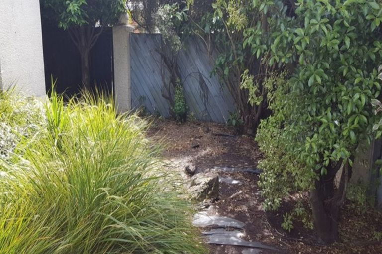 Photo of property in 27 Creese Place, Redwood, Christchurch, 8051