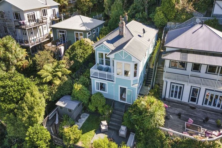 Photo of property in 27 Mortimer Terrace, Aro Valley, Wellington, 6021